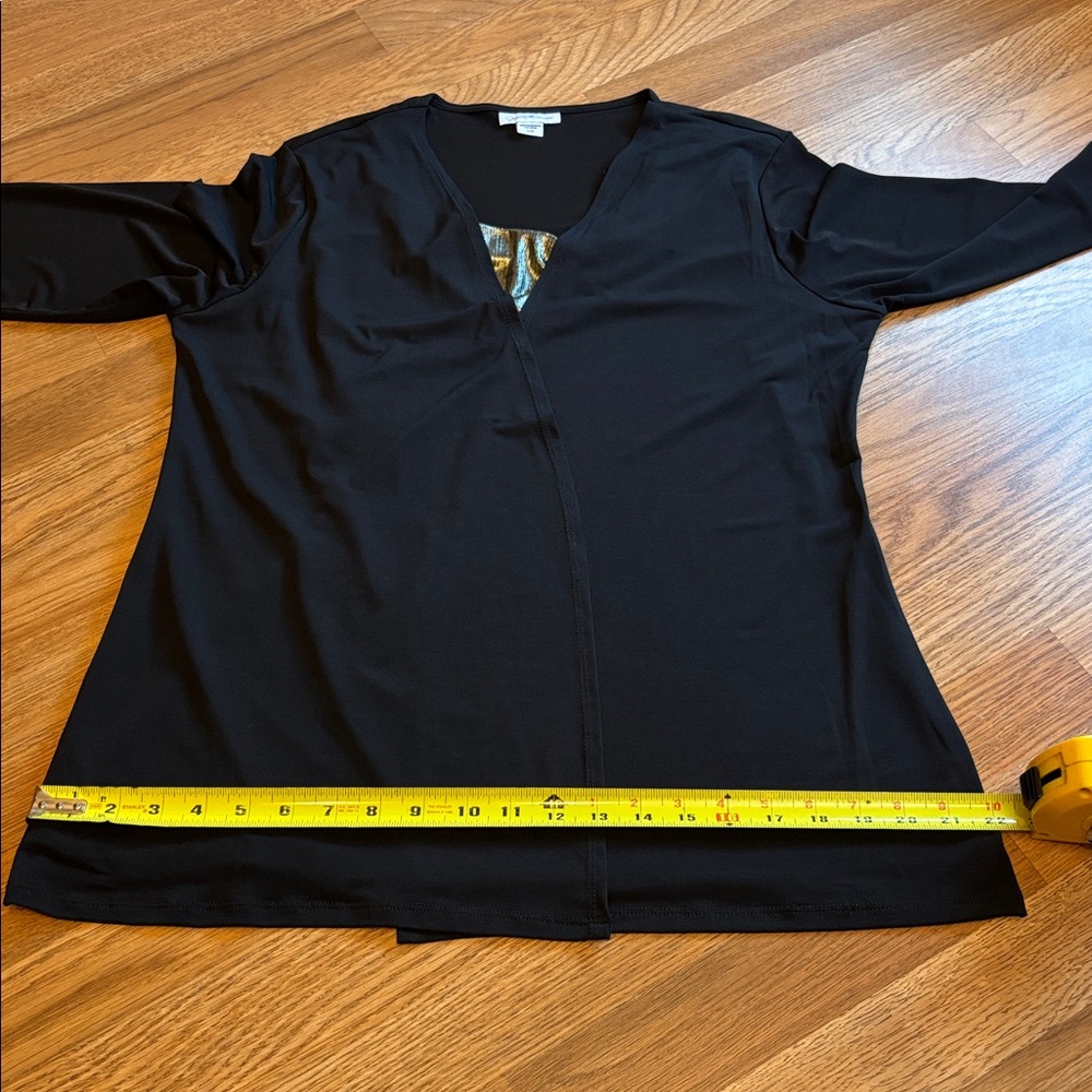 Jaclyn Smith Collection long sleeve black and gold metallic draped blouse Size L - Picture 14 of 17
